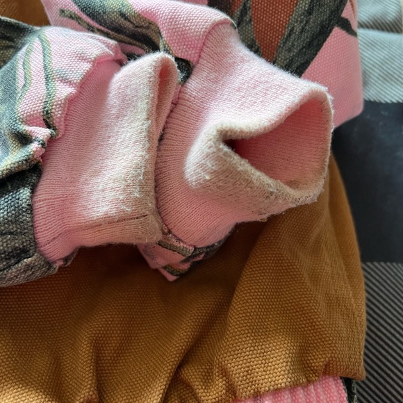 Toddler coat size 3T good condition no rips but some stains on end of sleeves - Picture 3 of 4